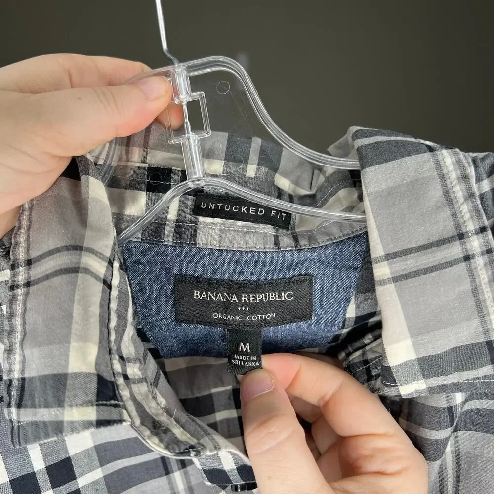 Banana Republic Untucked Fit Button Down - Size Medium
